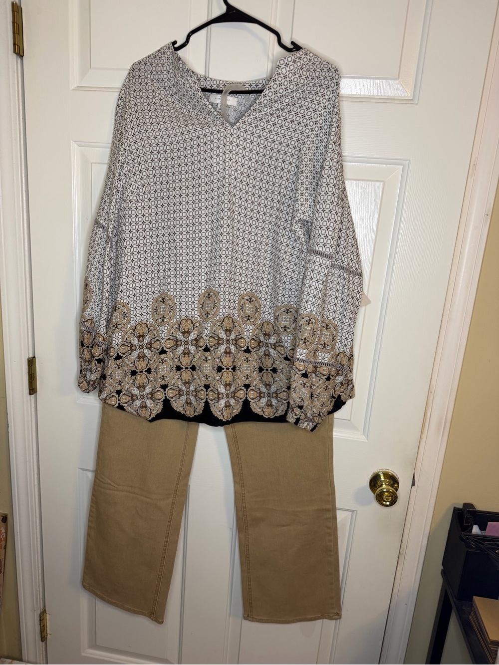 New Directions geometric Blouse NWT 1X Time And Tru Boot Cut Jeans Tan Sz 18 SET